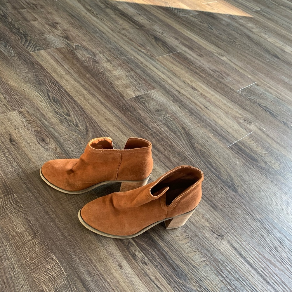 Maude cute suede women’s booties size 9